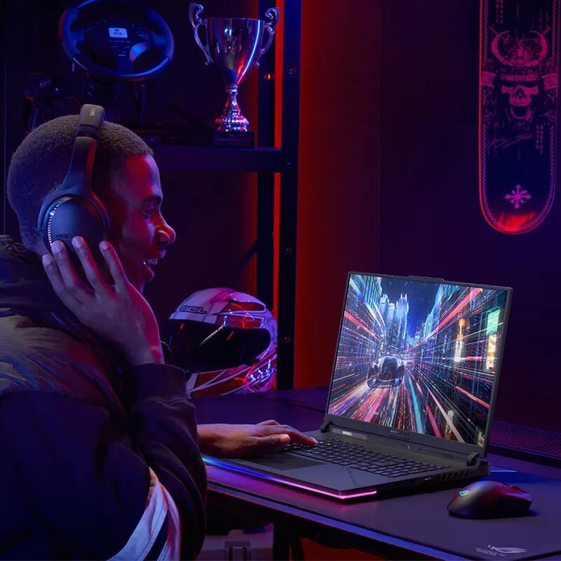 ASUS ROG Strix SCAR 18 Review (i9 / RTX 4090) – The Ultimate 18″ Gaming Machine
