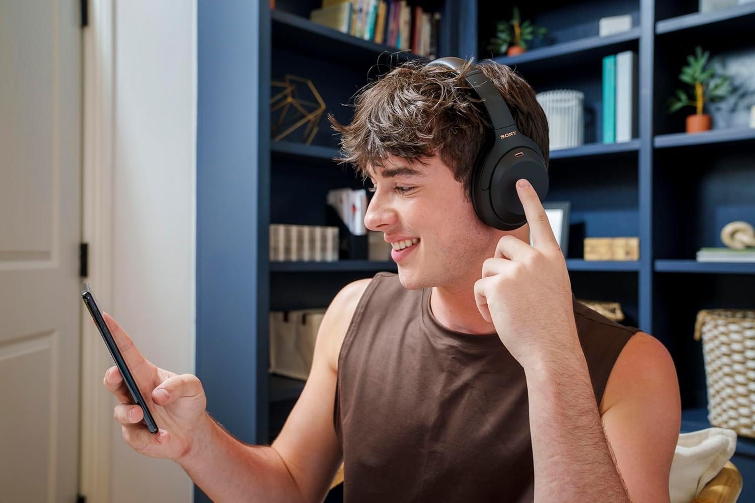 Sony WH-1000XM4: The Ultimate Wireless Noise-Canceling Headphones for Immersive Sound Experience - Image 8